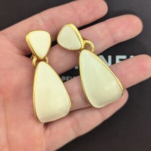 🎄 Vintage 🎄 AK clip on earrings 🎄